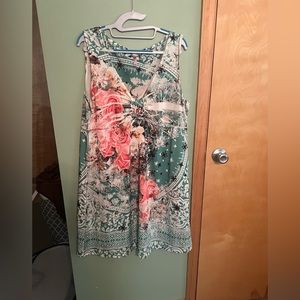 Lovely floral dress by Kiara!  XXL